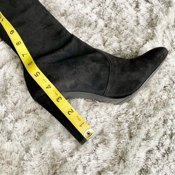 Stuart Weitzman NWT Over-The-Knee Black Suede Boots Size 7 - Picture 13 of 15